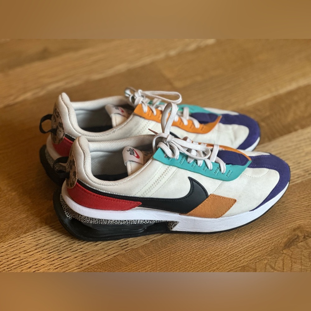 Women’s Air Max Pre-Day SE summit white/ black. Size 9.